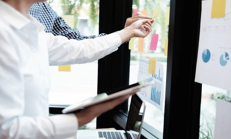 Qué es una línea de tiempo del marketing y cómo crearla